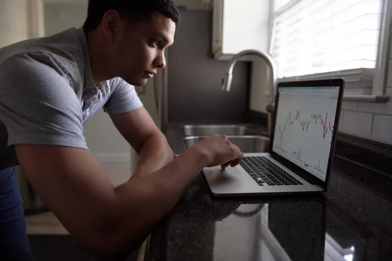 Forex-Hedging: Eine Analyse von Kosten, Nutzen und Entscheidungsgrundlagen
